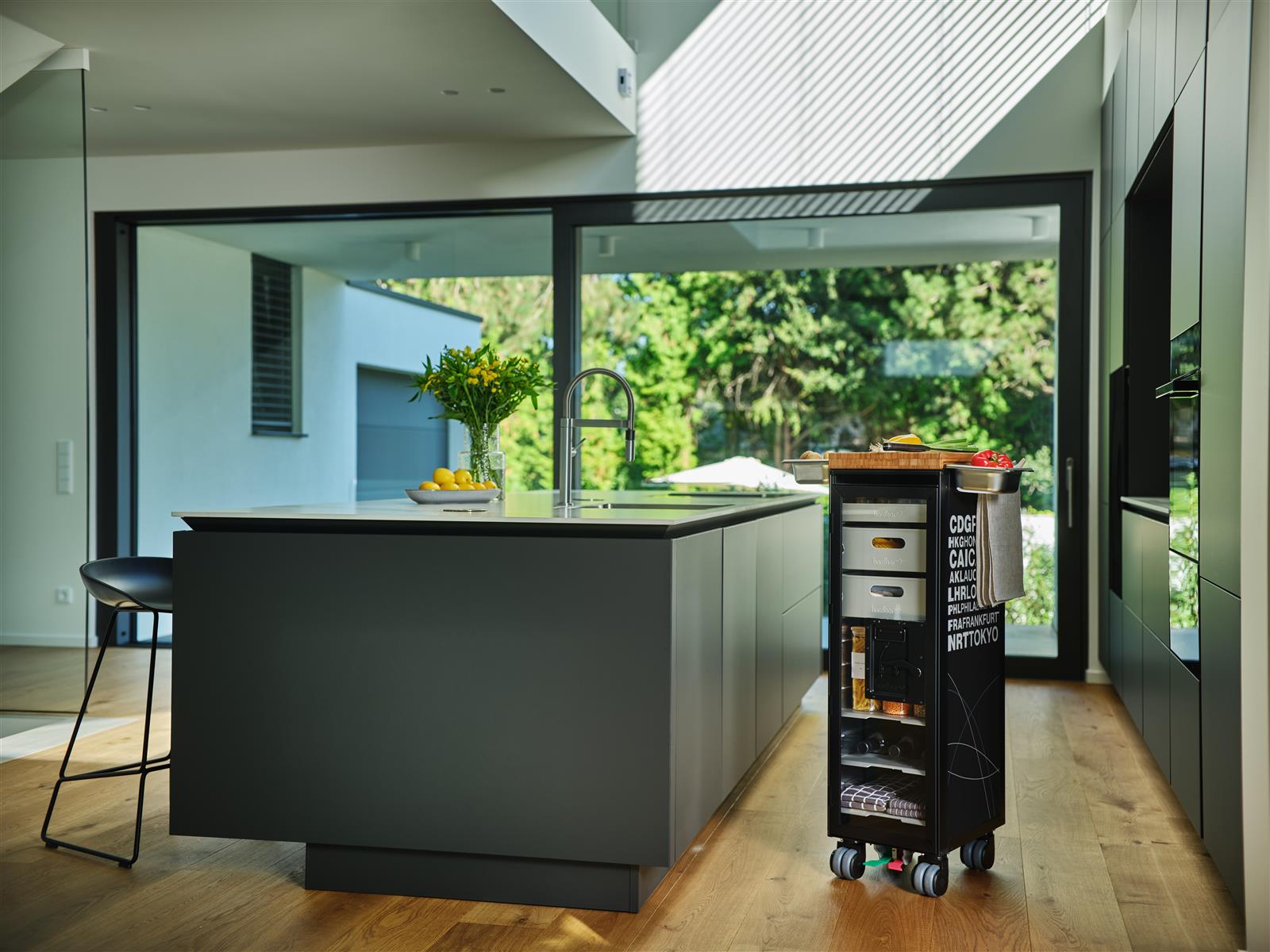 rivet rocker_black classic