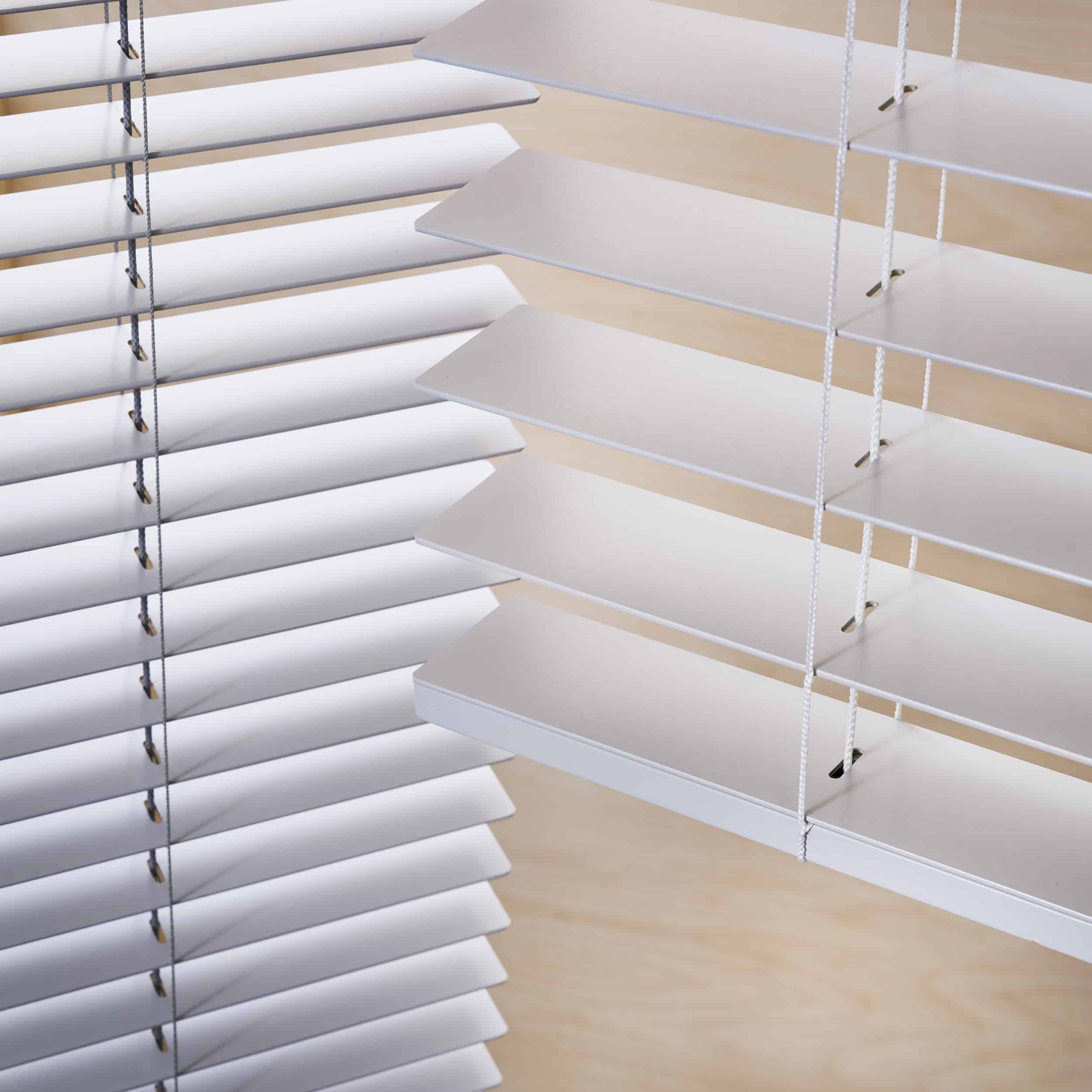 Jalousie Transparen 50 mm Lamelle